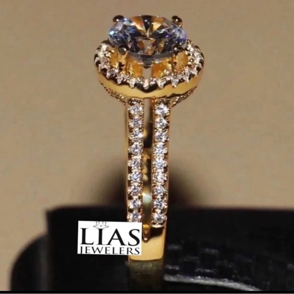New 18k yellow gold engagement ring